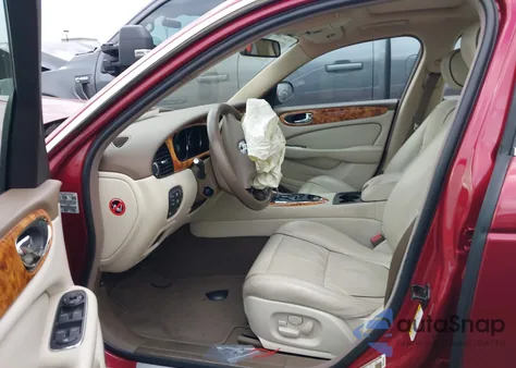 2007 Jaguar Xj Xj8 z USA, uszkodzony, nr VIN SAJWA71B47SH16855